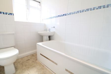 Pixham Lane Pixham, Dorking - 2 bedrooms Property for lettings - Seymours - Photo 3