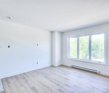 Appartement Saint-Zotique À Louer - Photo 3