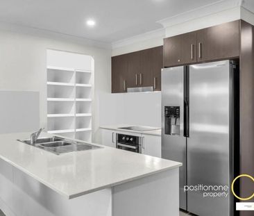 Lowset family home only a short stroll away from Daybreak park! - Photo 1