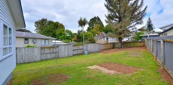 Tidy 3-Bedroom Home in Handy Manurewa Location - Photo 2