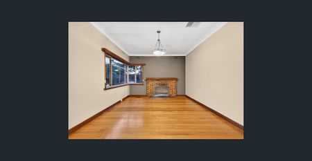 Spacious Family Living with Separate Studio in a Prime Mitcham Locatio - Photo 4