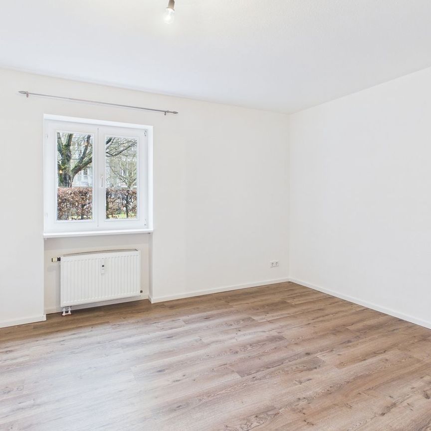 Renovierte 2-ZKB-Erdgeschosswohnung, ruhige Lage, Tiefgaragenstellplatz, EBK, nahe Klinikum-IN! - Foto 1