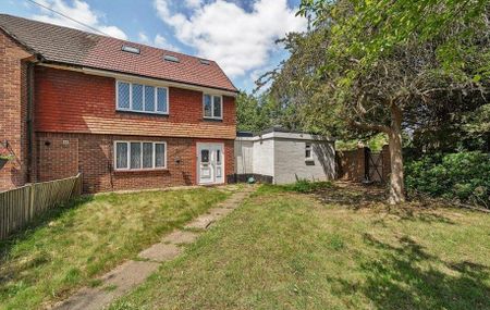 4 bedroom end of terrace house to rent - Photo 5