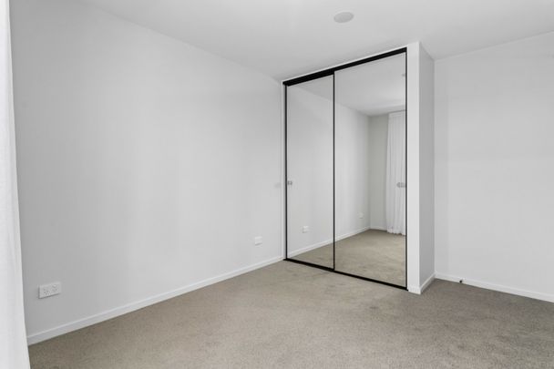 Stylish Apartment With Study - Photo 1