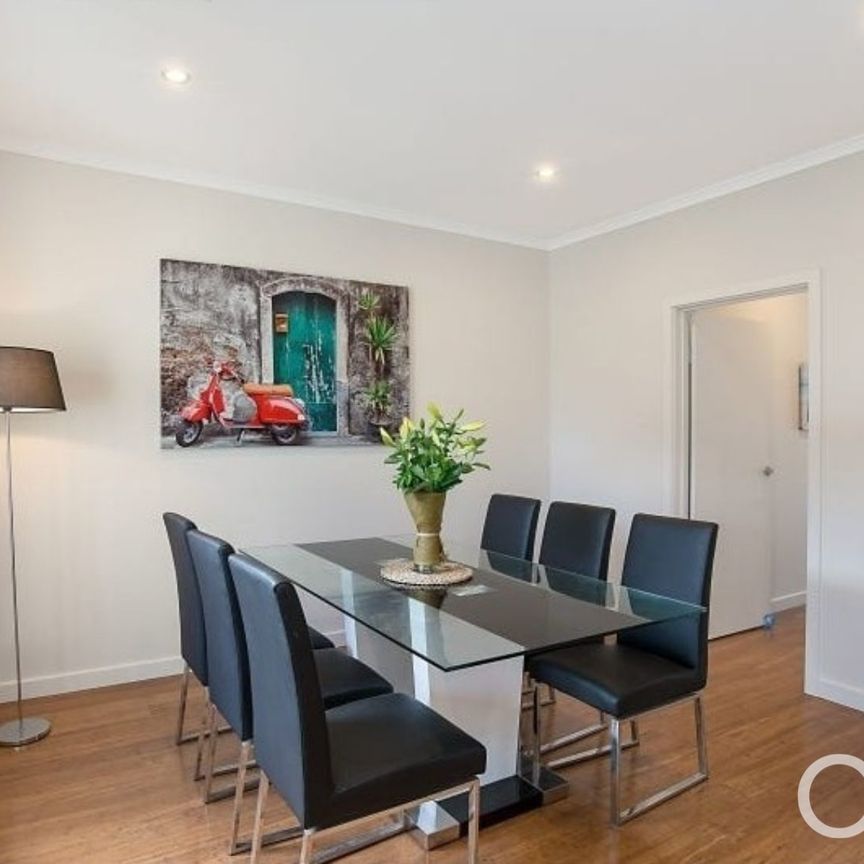 Open the Door to Effortless Style - Photo 1