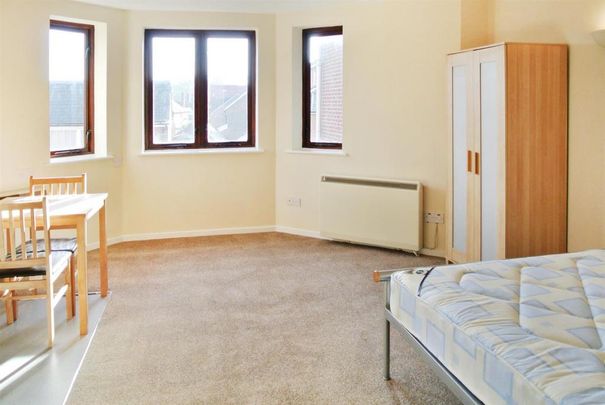 Studio to rent - Photo 1