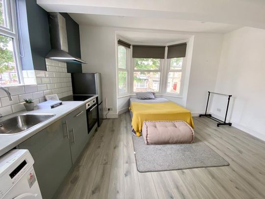 Studio to rent - Photo 1