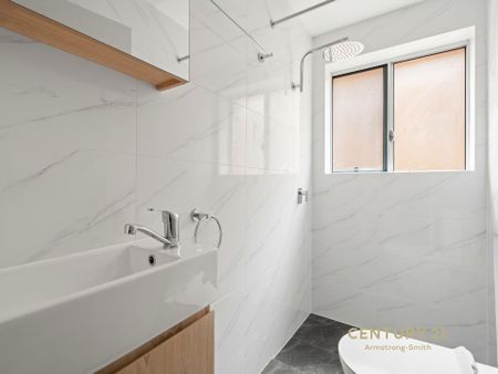 North Facing Spacious 3 Bedroom Apartment - Photo 4
