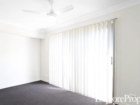 Low Maintenance, Convenient living! - Photo 1