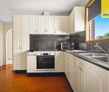 Spacious Three Bedroom Family Home - Photo 5