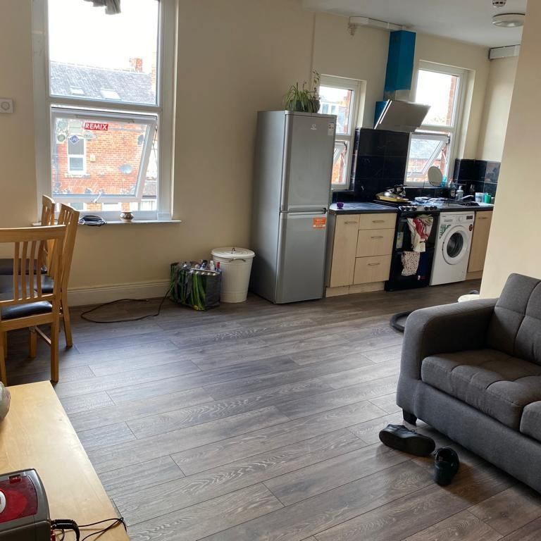 6 Bed Flat, Hyde Park Road, LS6 - Photo 1