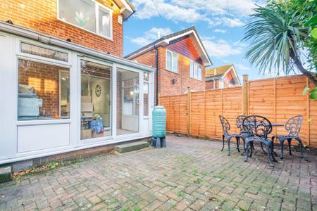 3 bedroom detached house to rent - Photo 2