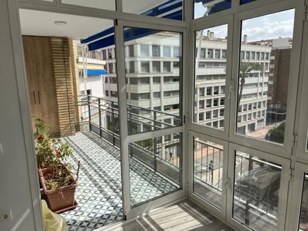 Piso de alquiler en Calle Calle Isaac Albeniz, 5, San Antón - Photo 2