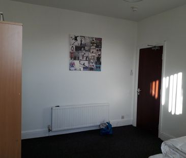 Room in a Shared House, Albert Park Road, M7 - Photo 5
