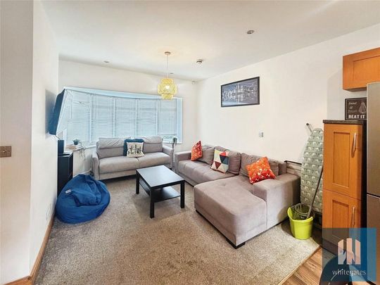 8 bedroom semi-detached house to rent - Photo 1