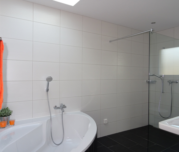 Helle 2.5- bis 3-Zi.Dach-WHG, (65 m2) mit grosser Südwest - Terrasse - Photo 3