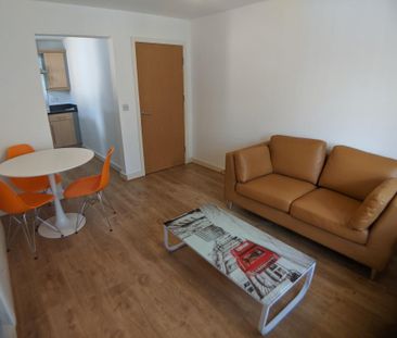 3 bedroom flat to rent - Photo 3
