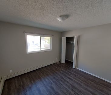 2 Bedroom 1 Bathroom Available! - Photo 4