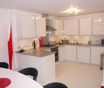 4 bedroom townhouse to rent - Photo 3