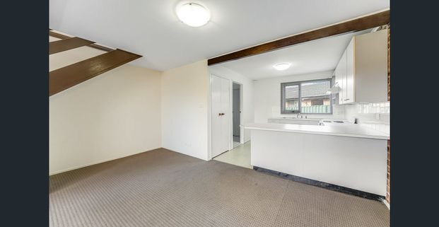 2-Bedroom Villa with Lock-Up Garage in Quiet Cul-De-Sac - Photo 1