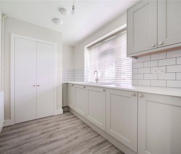 4 bedroom detached house to rent - Photo 2