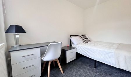 Fantastic modern 5 bedroom student accommodation - Photo 3