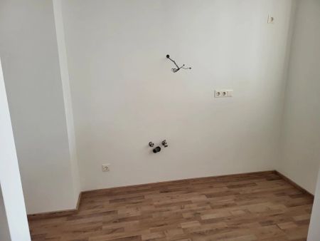 unbefristete 2-Zimmer-Wohnung mit großer Freifläche - 3. Zimmer möglich! - Photo 2