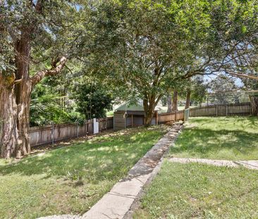 Spacious & Light-Filled Family Home in Leafy Keiraville Location - Photo 5