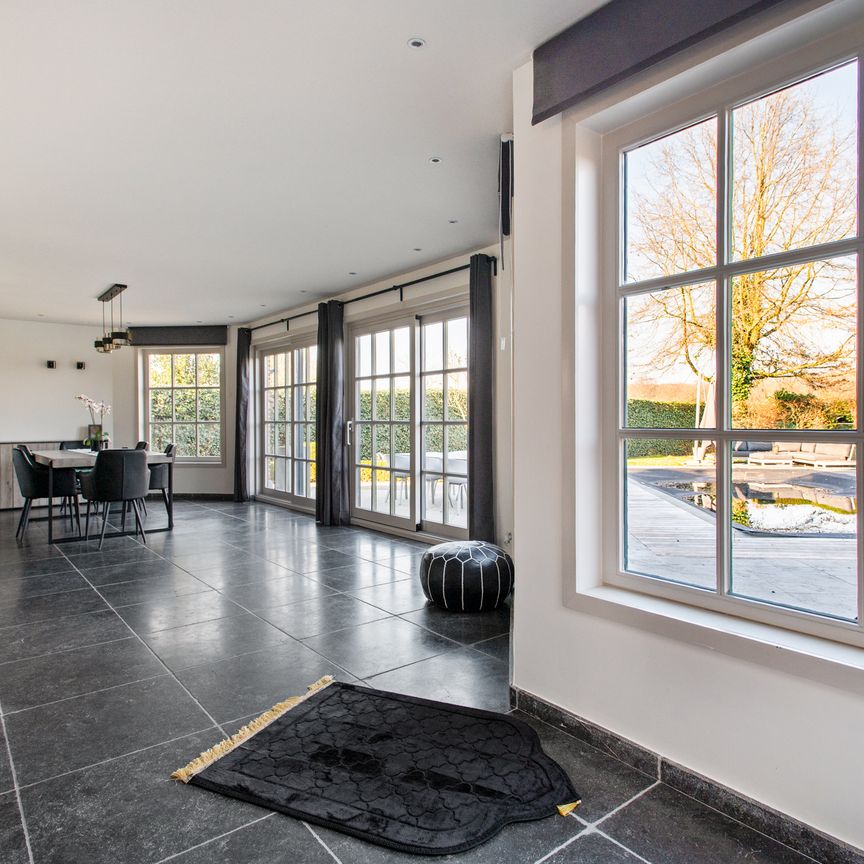 Rustig gelegen woning (OBB) met vier slaapkamers en prachtige tuin (met zwembad) - Photo 1