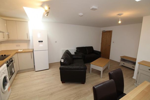 1 bedroom in a house share to rent - Photo 1