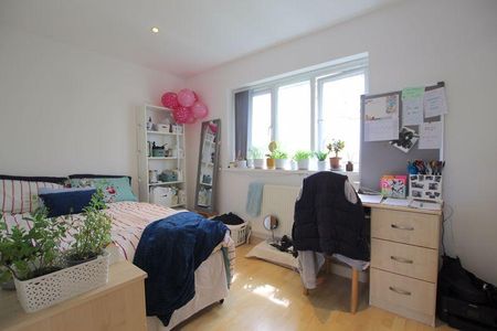 4 bedroom terraced house to rent - Photo 4