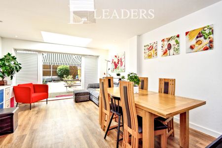 3 bedroom semi-detached to rent Charlock Close, Romford, RM3 - Photo 4