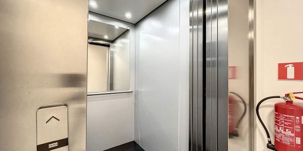 Appartement te huur in Forêt voor € 850 met 2 slaapkamers - Photo 1