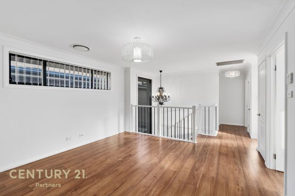 Luxurious Family Home with Inground Swimming Pool - Photo 1