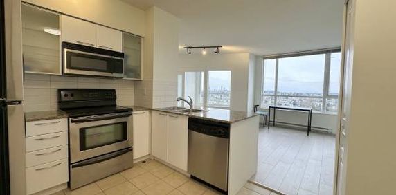 1Bed 1Bath + Den Sub-Penthouse with Stunning View - Photo 2