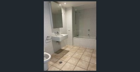 Renovated 2 Bedroom Apartment Near Melbourne University!! - Photo 5