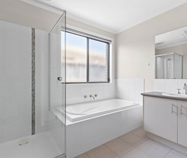 1 Pebble Avenue, Lyndhurst VIC 3975 - House For Rent | Domain - Photo 3