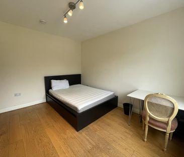 1 bedroom in a house share to rent - Photo 3