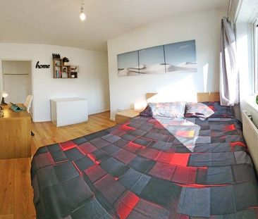 4 bedroom flat share to rent - Photo 3