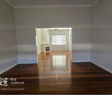 LIVE LIKE ROYALTY ON KING STREET - Photo 1