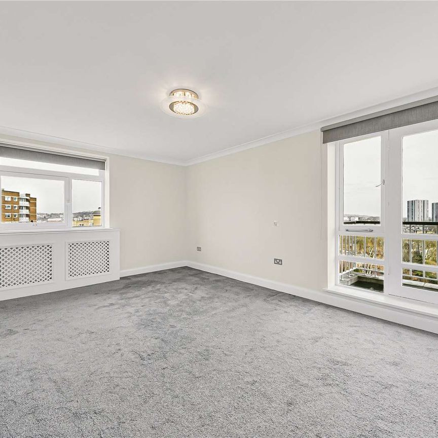 Three bedroom apartment situated on the tenth floor in the St John’s Wood Park development - Photo 1