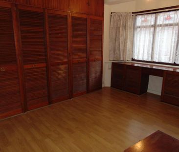 5 bedroom end of terrace house to rent - Photo 4