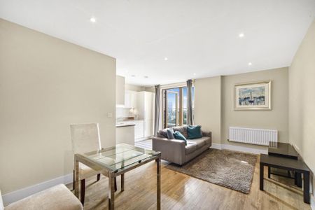 Flat , Salcombe Court, St. Ives Place, London - Photo 2