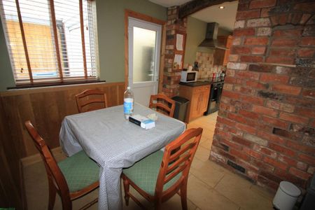 5 bedroom terraced house to rent - Photo 2