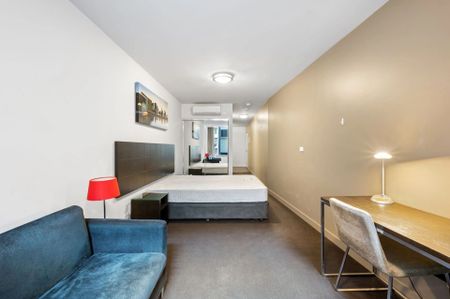 Uber Stylish Apartment Near Victoria Market and Flagstaff Garden! - Photo 2