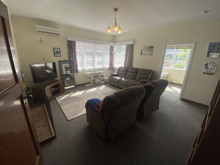 Bright 2-Bedroom Home in Wakari - Photo 3