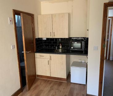 Studio to rent - Photo 2