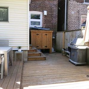 Leslieville -2 br Main flr/bsmt,backyard,laundry,pet friendly - Photo 2