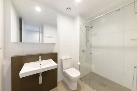 Stunning Top Floor One Bedroom Apartment in Barton - Photo 4