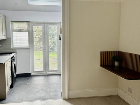 1 Bed Flat, Elmbourne Road, SW17 - Photo 3